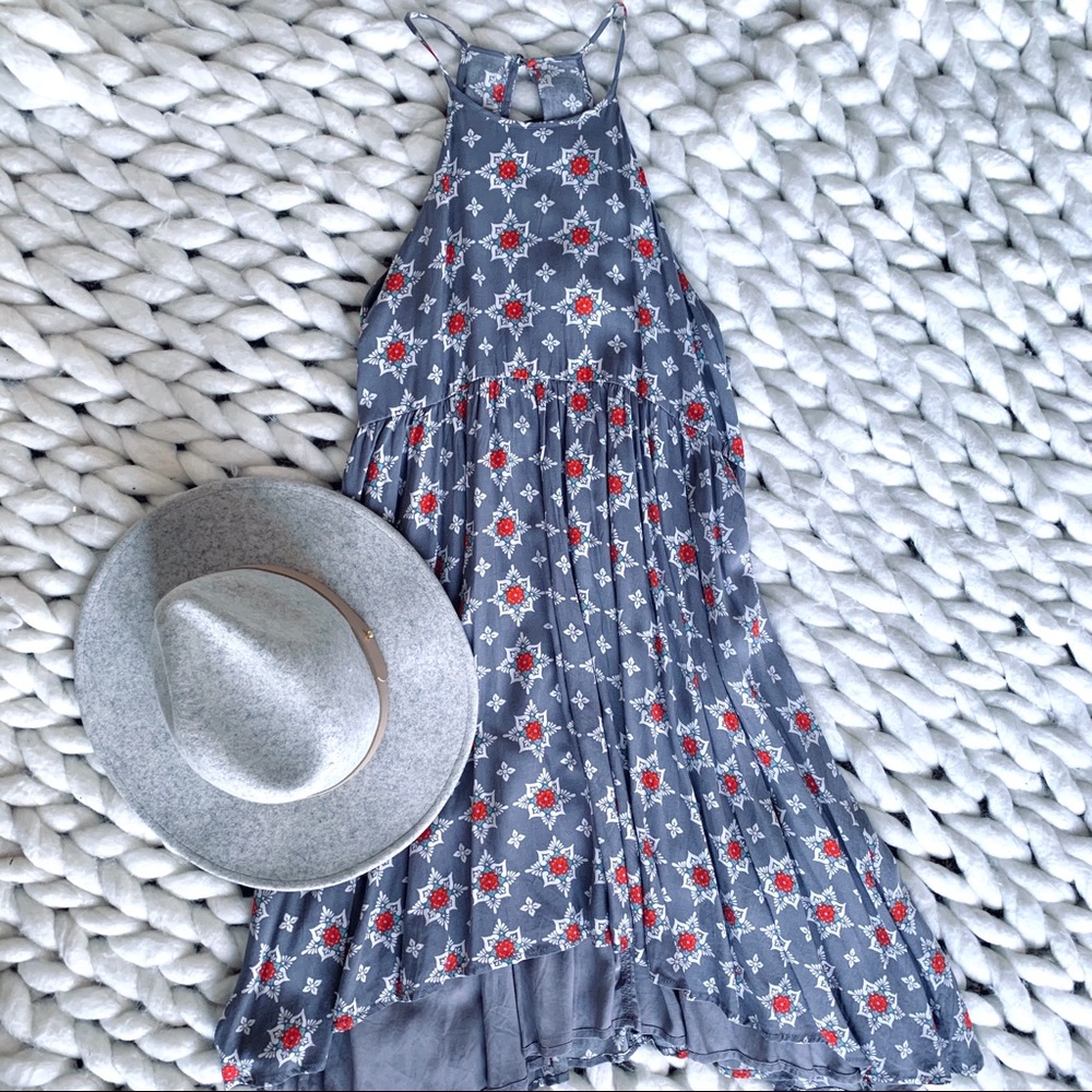 🌿 Lulus Grey Mandala Shift Dress 🌿